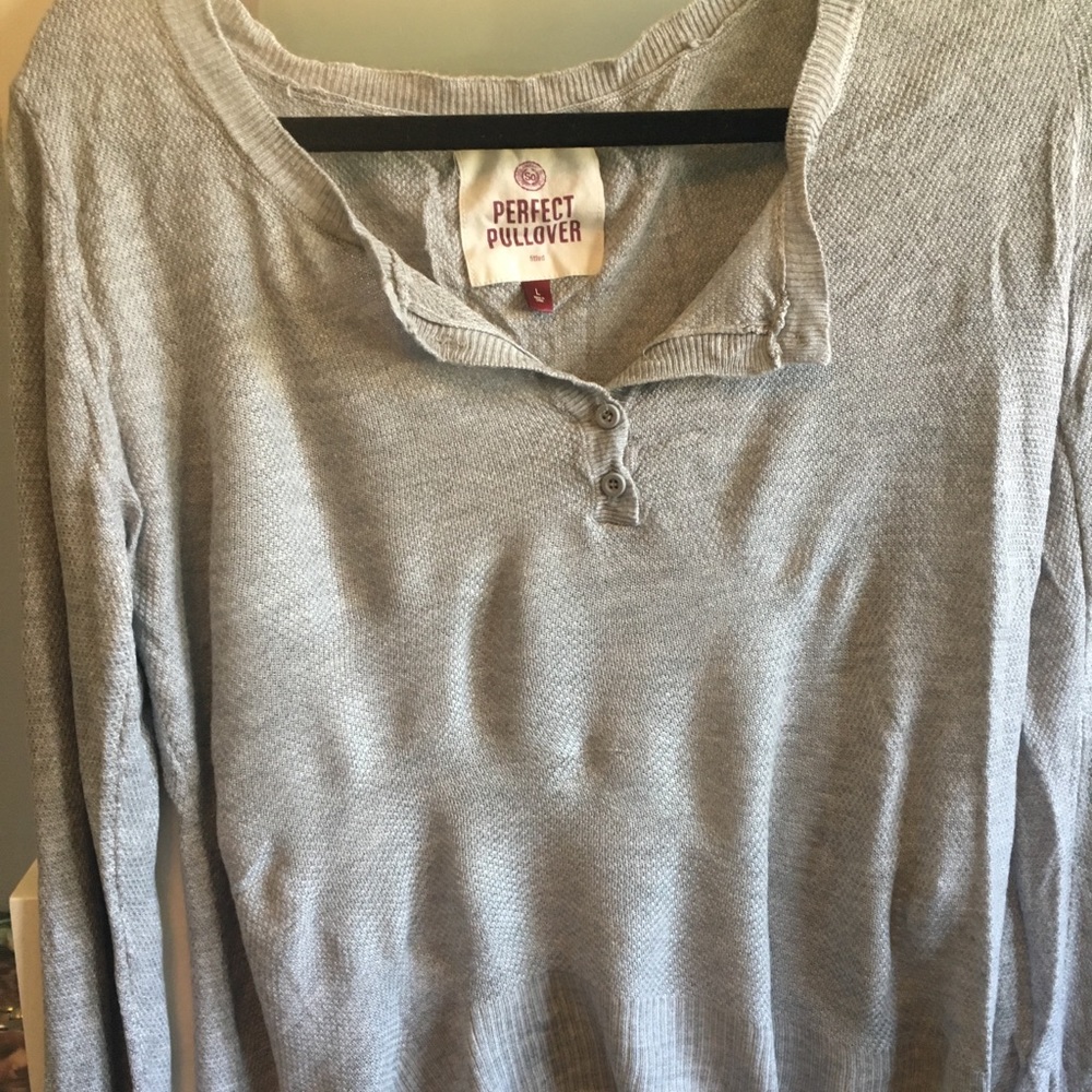 grey pullover sweater
